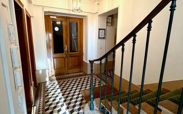 Appartement à vendre    3 pièces • 41,97 m2 Paris 17