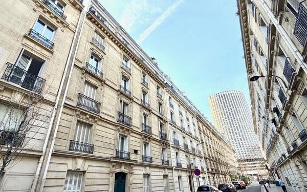 Appartement à vendre    3 pièces • 41,97 m2 Paris 17
