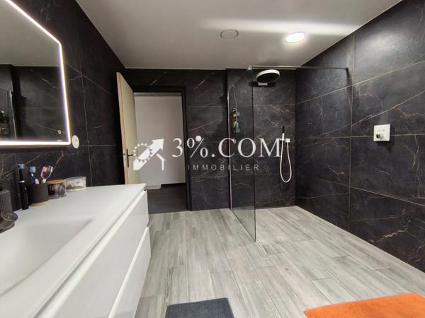 Villa 5 pièce(s) 3 chambre(s) 136 m²