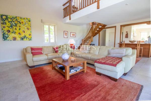 Périgourdine Maison de campagne située dans un domaine de golf prestigieux, avec piscine et jardin paysager