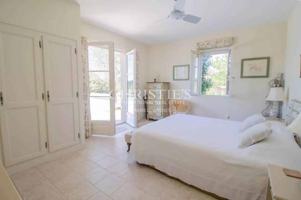 Périgourdine Maison de campagne située dans un domaine de golf prestigieux, avec piscine et jardin paysager