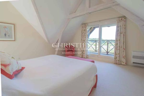 Périgourdine Maison de campagne située dans un domaine de golf prestigieux, avec piscine et jardin paysager