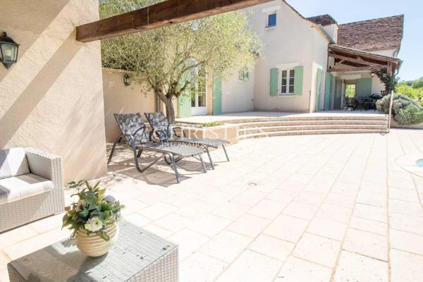 Périgourdine Maison de campagne située dans un domaine de golf prestigieux, avec piscine et jardin paysager