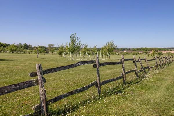 Périgourdine Maison de campagne située dans un domaine de golf prestigieux, avec piscine et jardin paysager