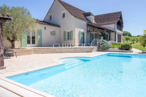 Périgourdine Maison de campagne située dans un domaine de golf prestigieux, avec piscine et jardin paysager
