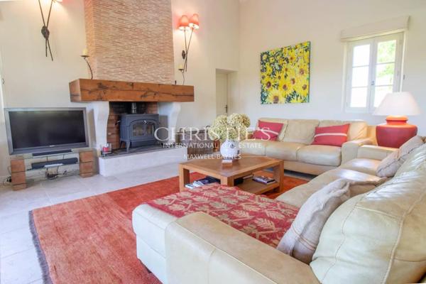 Périgourdine Maison de campagne située dans un domaine de golf prestigieux, avec piscine et jardin paysager