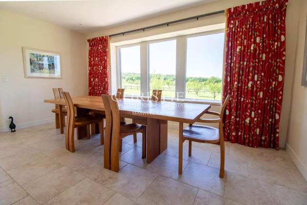 Périgourdine Maison de campagne située dans un domaine de golf prestigieux, avec piscine et jardin paysager