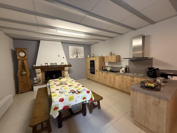 Maison  6 pièce(s)  4 chambre(s)  137 m²