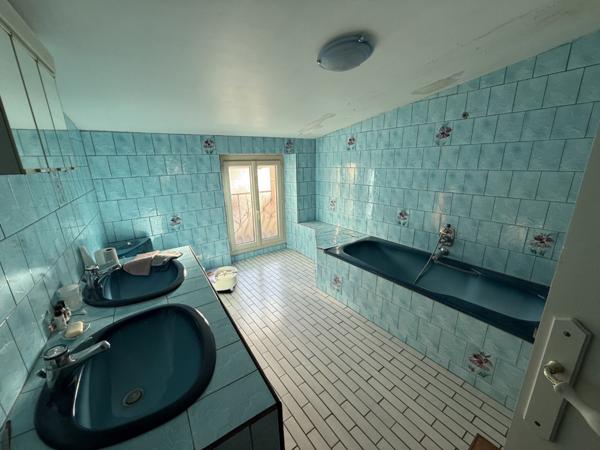 Maison  6 pièce(s)  4 chambre(s)  137 m²