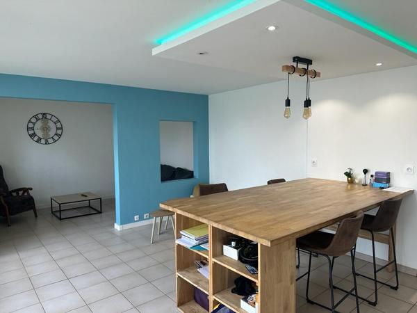 Appartement de type 5 avec terrasse et stationnement sur Angers quartier Orgemont/ clinique de l'Anjou