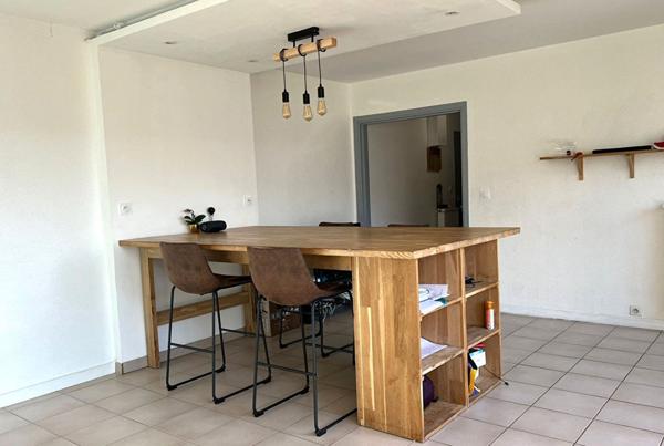 Appartement de type 5 avec terrasse et stationnement sur Angers quartier Orgemont/ clinique de l'Anjou