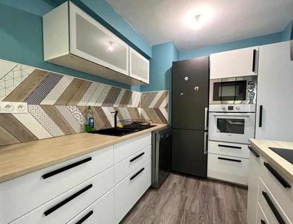 Appartement de type 5 avec terrasse et stationnement sur Angers quartier Orgemont/ clinique de l'Anjou