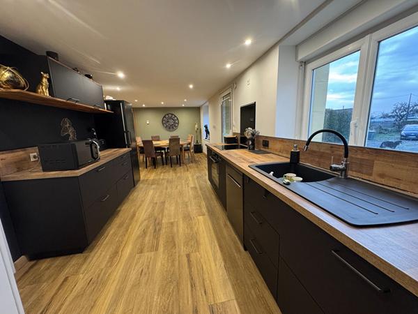 A VENDRE Maison proche LANDIVISIAU 8 pièces 150 m2