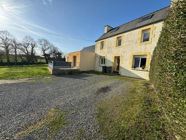 A VENDRE Maison proche LANDIVISIAU 8 pièces 150 m2