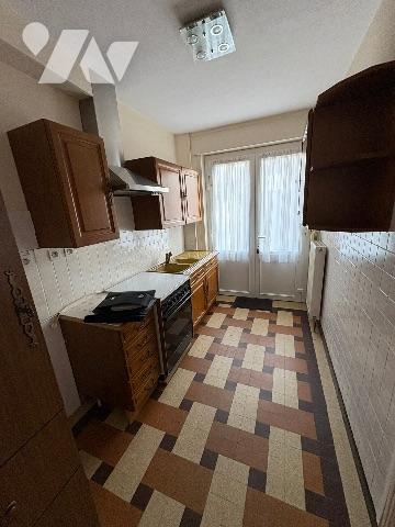 Belle maison de ville avec garage et petit terrain proche de toutes commodités