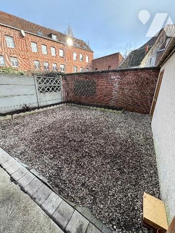 Belle maison de ville avec garage et petit terrain proche de toutes commodités