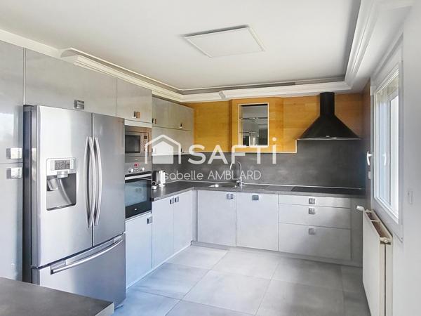 Maison familiale rénovée avec piscine