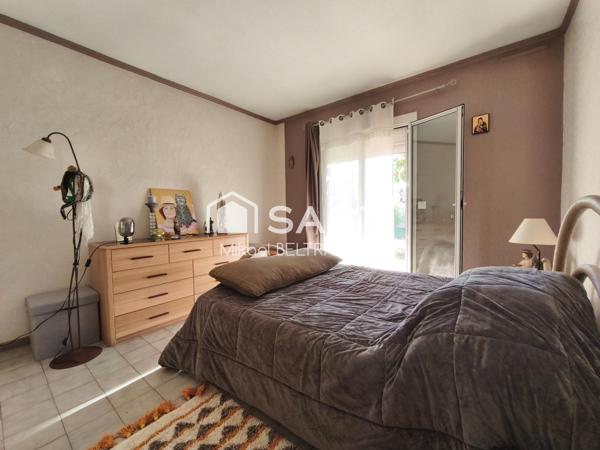Villa de plain-pied avec appartement indépendant sur terrain de 1200 m²