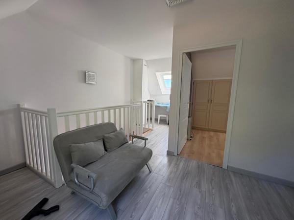 Maison rénovée avec grand terrain et garage