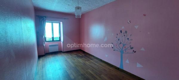 Maison habitable de suite avec des pièces Belles Lumineuses !