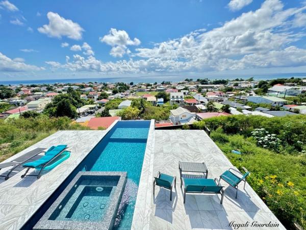 A VENDRE - VILLA D’EXCEPTION – VUE MER PANORAMIQUE & PRESTATIONS ULTRA LUXE - SAINT FRANCOIS