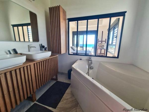 A VENDRE - VILLA D’EXCEPTION – VUE MER PANORAMIQUE & PRESTATIONS ULTRA LUXE - SAINT FRANCOIS