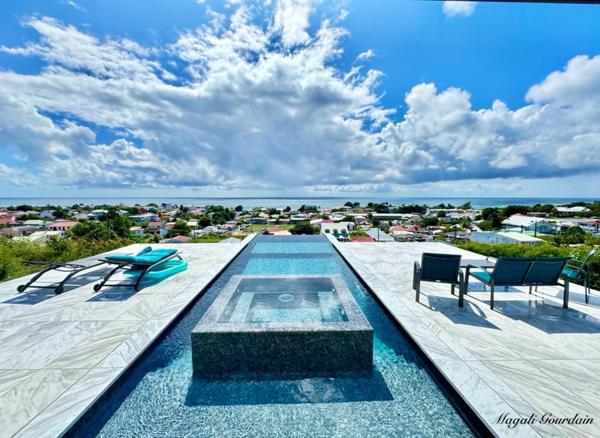 A VENDRE - VILLA D’EXCEPTION – VUE MER PANORAMIQUE & PRESTATIONS ULTRA LUXE - SAINT FRANCOIS