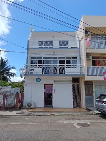 Immeuble Le Robert 7 pièce(s) 212,34  m2 IMMEUBLE À FORT POTENTIEL | LOCAL LOUÉ + HABITATION À CRÉER |