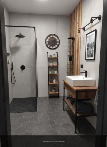 Immeuble Le Robert 7 pièce(s) 212,34  m2 IMMEUBLE À FORT POTENTIEL | LOCAL LOUÉ + HABITATION À CRÉER |