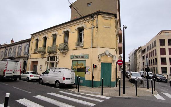 Immeuble à vendre    5 pièces • 162 m2 Nîmes