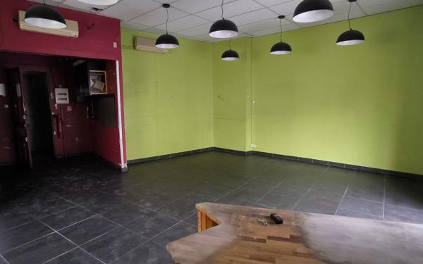 Immeuble à vendre    5 pièces • 162 m2 Nîmes