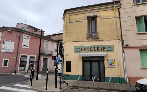 Immeuble à vendre    5 pièces • 162 m2 Nîmes