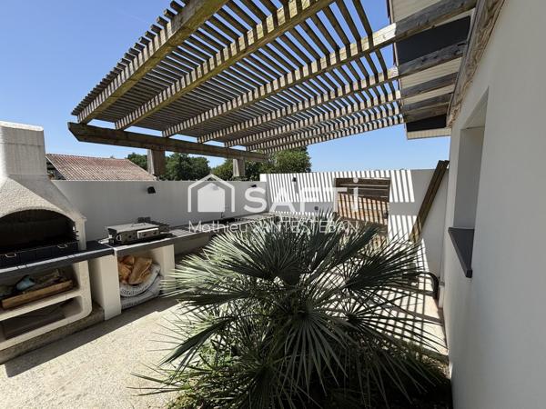 Élégante villa contemporaine avec piscine à Tosse