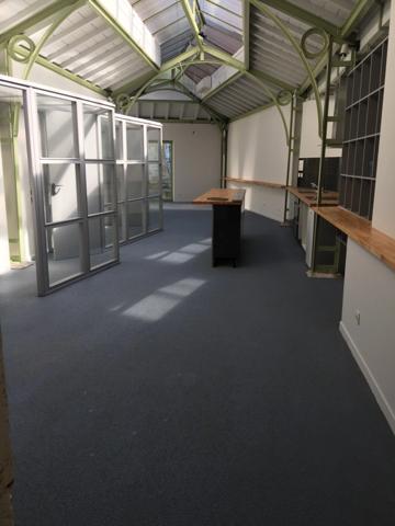 Loft, local commercial ou bureau, cœur de ville, rez de chaussée