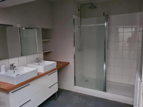 Loft, local commercial ou bureau, cœur de ville, rez de chaussée