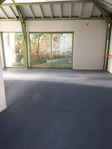 Loft, local commercial ou bureau, cœur de ville, rez de chaussée