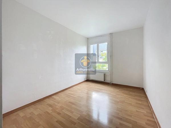 Vente                                                      Appartement
                        
                     5 pièces                      90 m2                     à Boissy-Saint-Léger