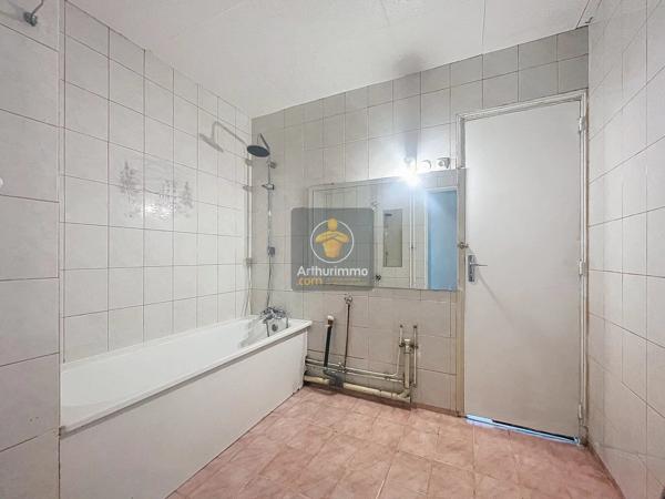Vente                                                      Appartement
                        
                     5 pièces                      90 m2                     à Boissy-Saint-Léger