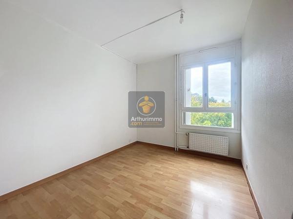 Vente                                                      Appartement
                        
                     5 pièces                      90 m2                     à Boissy-Saint-Léger