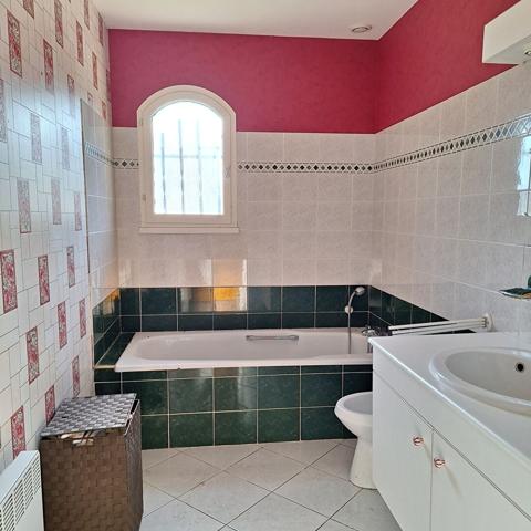 Maison plain pied de 127m² hab avec sous sol sur un terrain de 859m² , Maison plain pied de 127m² hab avec sous sol sur un terrain de 859m² ,