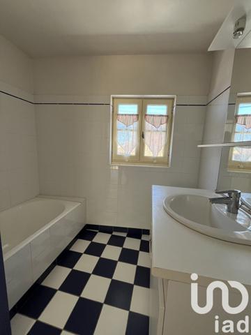 Maison à vendre 6 pièces 162 m² Terres-de-Haute-Charente