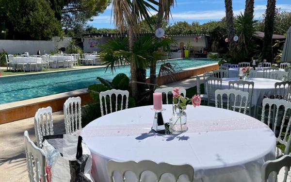 Immeuble à vendre    26 pièces •  La Crau