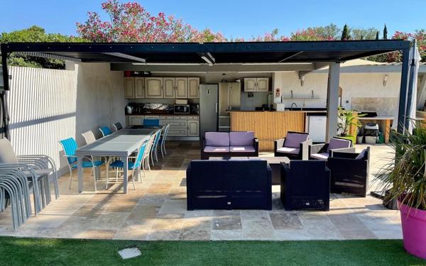 Immeuble à vendre    26 pièces •  La Crau