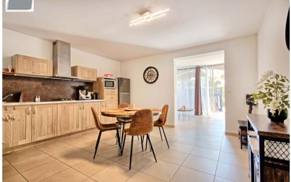 Immeuble à vendre    26 pièces •  La Crau