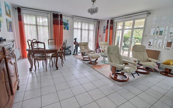 Appartement à vendre    4 pièces • 99,83 m2 Joinville-le-Pont