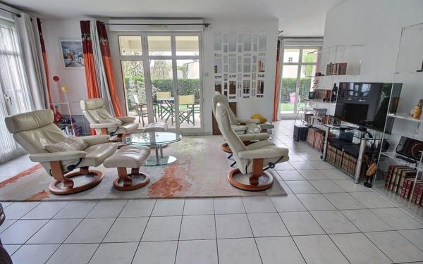 Appartement à vendre    4 pièces • 99,83 m2 Joinville-le-Pont