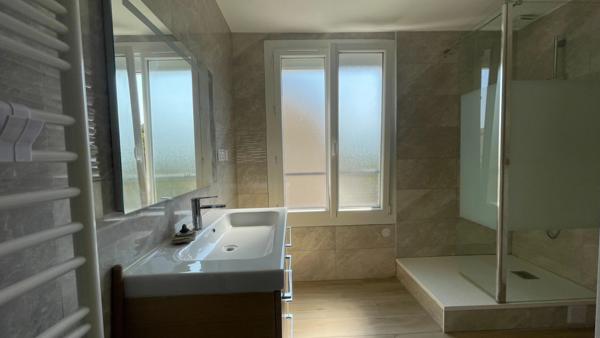 MAISON FAMILIALE 140 M² – 6 CHAMBRES – 2 SUITES PARENTALES – JARDIN – GARAGE – PLAISIR