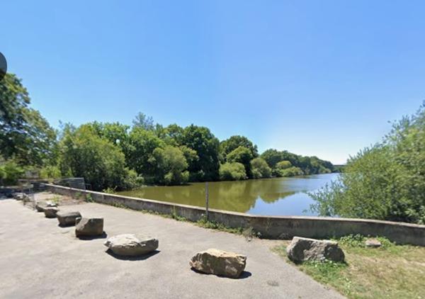 Maison de plain-pied - 2 chambres - jardin - Etangs de Guindreff au bout de la rue -