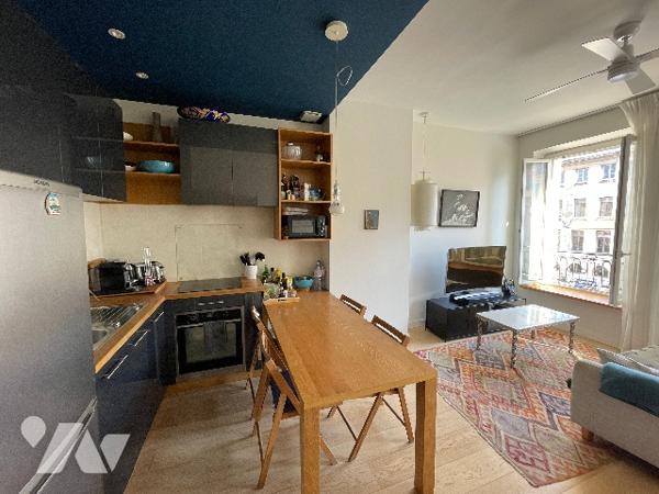 Cours ESTIENNE D' ORVES 13001 MARSEILLE, T3 traversant très bon état, surface 53.65m².