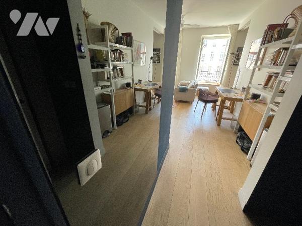 Cours ESTIENNE D' ORVES 13001 MARSEILLE, T3 traversant très bon état, surface 53.65m².